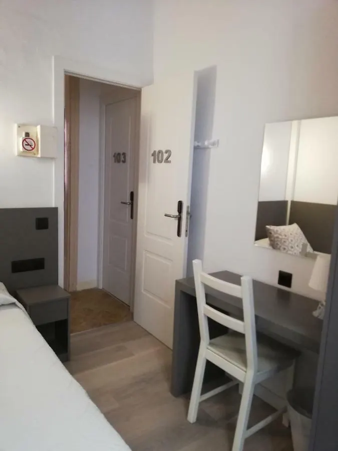 Guest house Hostal Parellades Sitges